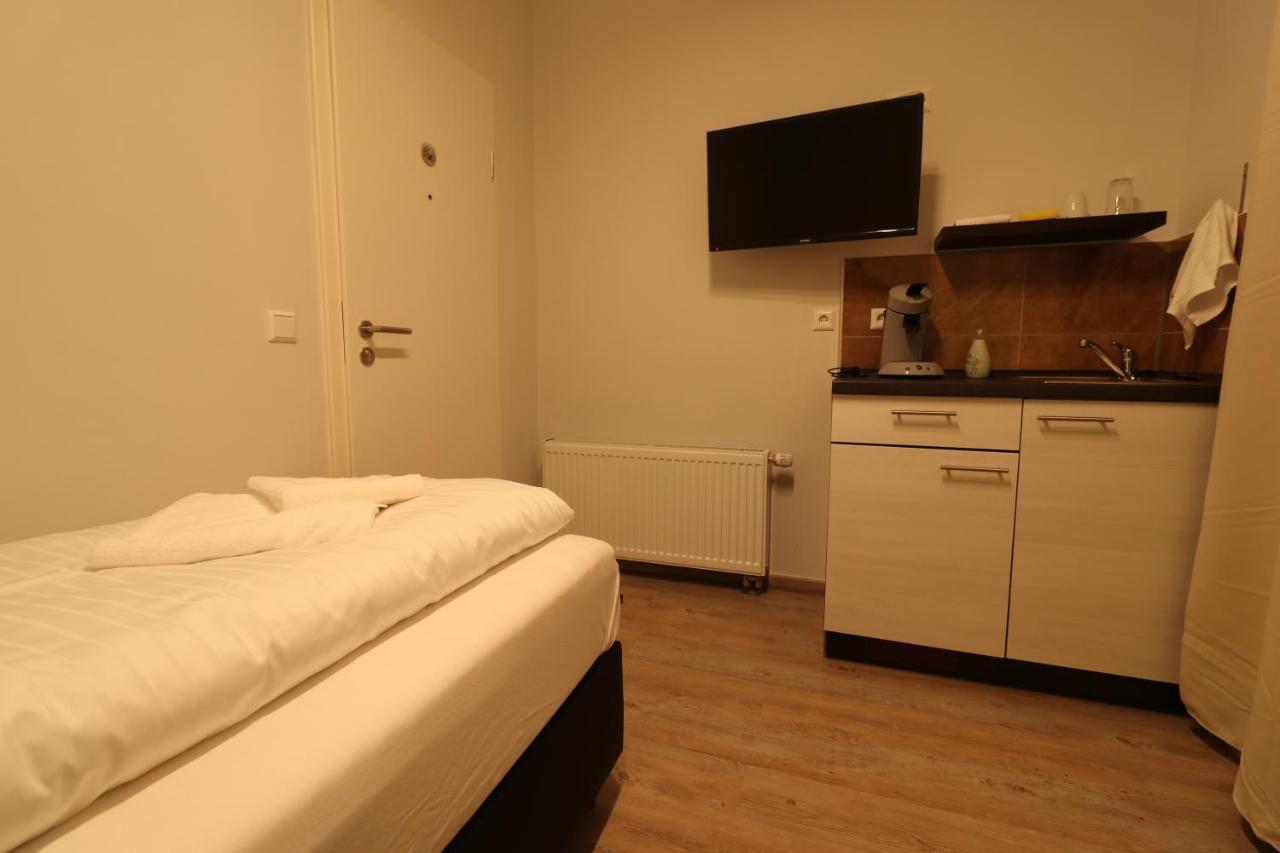 Schiller Pension Bielefeld Exteriör bild