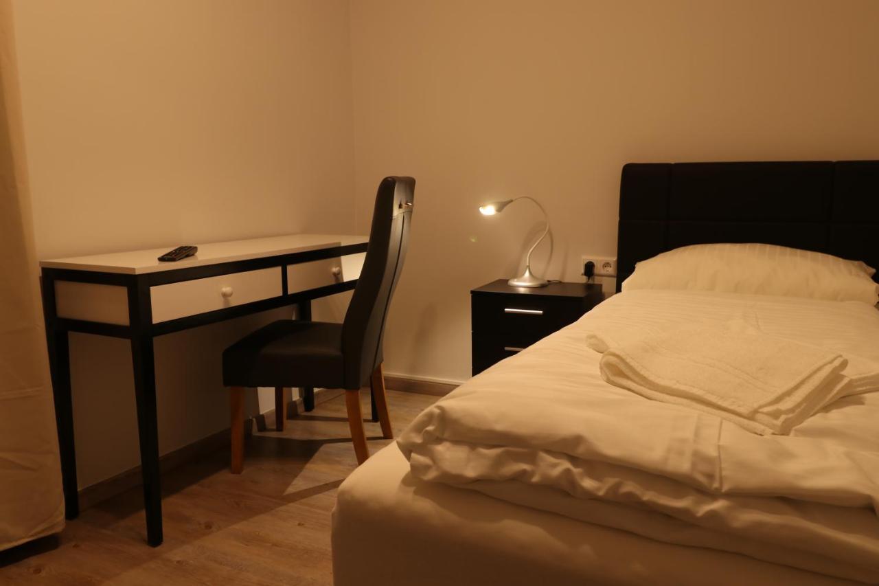 Schiller Pension Bielefeld Exteriör bild